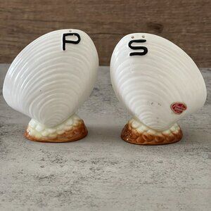 Vintage Shiken Clam Shell Shaped Salt Pepper Shaker 2-pc Set Bone China Japan